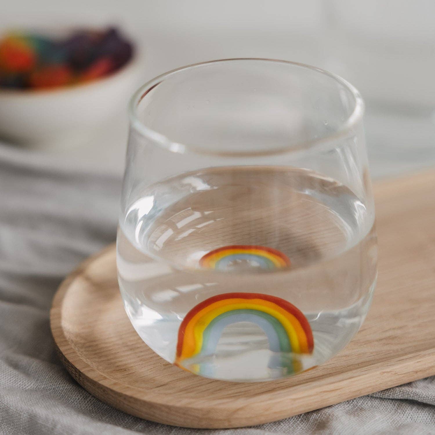 Eulenschnitt Trinkglas mit Regenbogenfigu