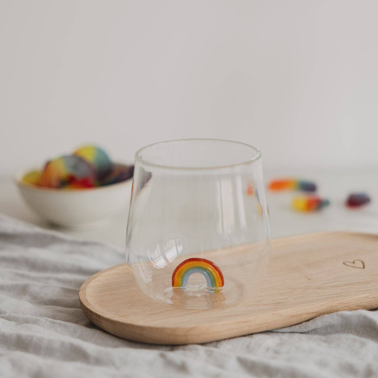 Eulenschnitt Trinkglas mit Regenbogenfigu